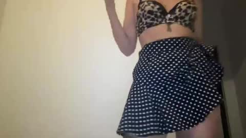 Snapshot of quinnyelena chatting on 07.22.26 Quinnyelena online show from 07.22.26