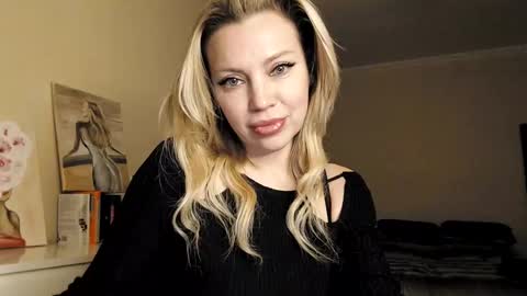 Snapshot of qurli24 chatting on 02.25.25 qurli24 online show from 02.25.25