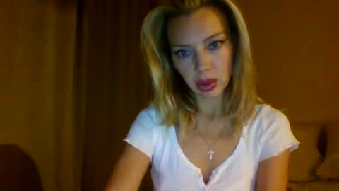 Snapshot of qurli24 chatting on 10.24.25 qurli24 online show from 10.24.25