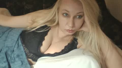 Snapshot of qwertyuio71919 chatting on 05.18.26 qwertyui online show from 05.18.26
