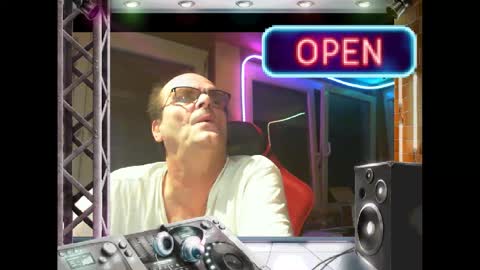 Snapshot of r_2d2_ chatting on 03.07.25 dj mike online show from 03.07.25