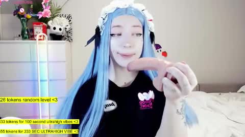 Snapshot of raaaaaaawr chatting on 10.19.25 - online show from 10.19.25