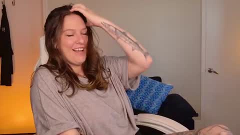 Snapshot of rach_oneill chatting on 06.17.26 Rach ONeill online show from 06.17.26