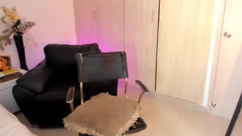 Snapshot of rachaeldeckard chatting on 10.22.25 natalia - online show from 10.22.25