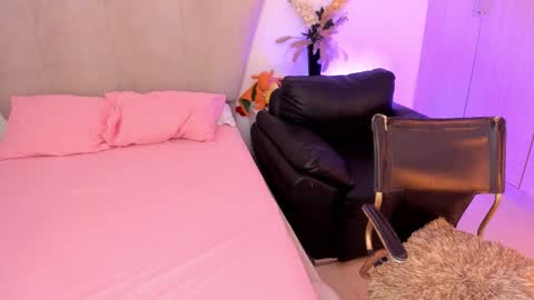 Snapshot of rachaeldeckard chatting on 11.08.25 natalia - online show from 11.08.25