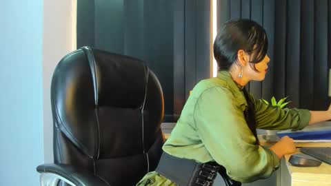 Snapshot of rachel_mendoza chatting on 10.20.25 Rachel online show from 10.20.25