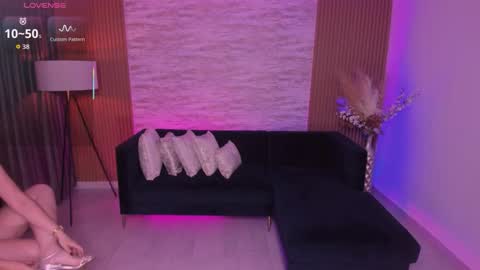 Snapshot of rachel_williamss chatting on 10.10.25 rachel online show from 10.10.25