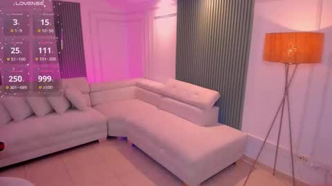 Snapshot of rachel_williamss chatting on 10.23.25 rachel online show from 10.23.25