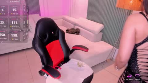 Snapshot of rachel_williamss chatting on 10.25.25 rachel online show from 10.25.25