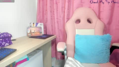 Snapshot of rachellward chatting on 12.18.24 REY online show from 12.18.24