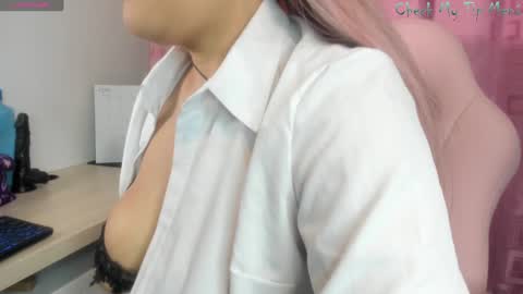 Snapshot of rachellward chatting on 01.26.25 REY online show from 01.26.25