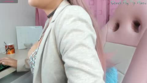 Snapshot of rachellward chatting on 03.10.25 REY online show from 03.10.25