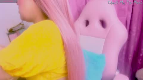 Snapshot of rachellward chatting on 09.13.25 REY online show from 09.13.25