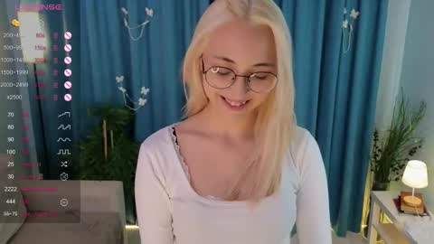 Karina online show from 09.17.25