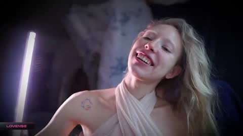 Snapshot of radiant_ada chatting on 11.06.25 ada online show from 11.06.25