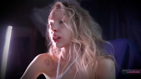 Snapshot of radiant_ada chatting on 11.20.25 ada online show from 11.20.25