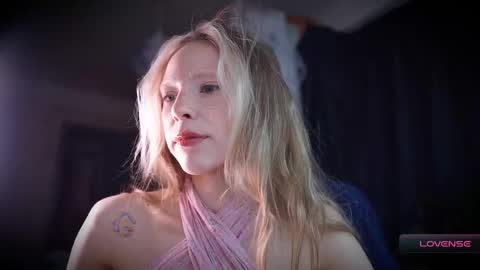 Snapshot of radiant_ada chatting on 11.27.25 ada online show from 11.27.25