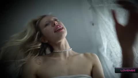 Snapshot of radiant_ada chatting on 12.02.25 ada online show from 12.02.25