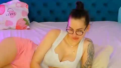 sweet peach online show from 04.23.26