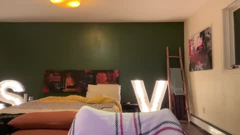 Snapshot of raewerks chatting on 01.12.25 RaeWerks online show from 01.12.25