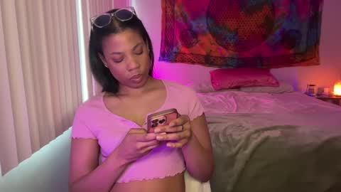 Snapshot of raewerks chatting on 03.05.25 RaeWerks online show from 03.05.25