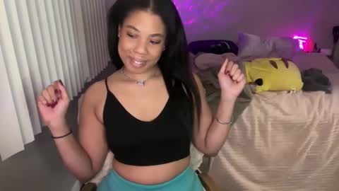 Snapshot of raewerks chatting on 10.23.25 RaeWerks online show from 10.23.25