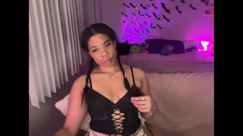 Snapshot of raewerks chatting on 10.29.25 RaeWerks online show from 10.29.25