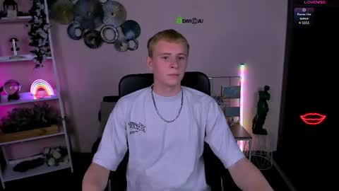Snapshot of rafael_bien chatting on 05.19.26 rafael online show from 05.19.26