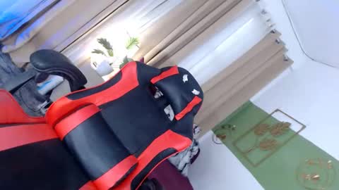 Snapshot of raileykink chatting on 02.14.25 itsmeRailey online show from 02.14.25