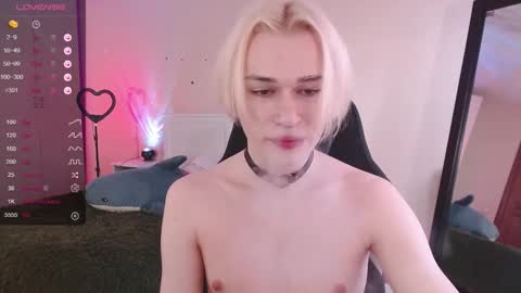 Snapshot of rainbow__salt chatting on 11.01.25 Mike online show from 11.01.25