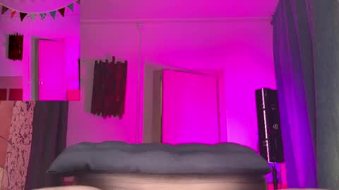 Rainbow James  online show from 04.11.26