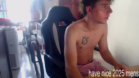 Snapshot of ramisexyloveyou chatting on 01.01.25 Ramiro online show from 01.01.25