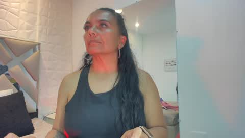 Raquel Moore  online show from 01.16.25