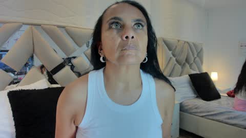 Raquel Moore  online show from 01.25.25