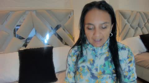 Raquel Moore  online show from 02.03.25