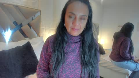 Raquel Moore  online show from 02.06.25