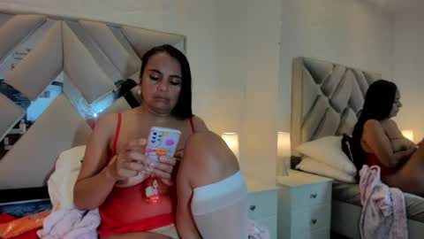 Raquel Moore  online show from 02.25.25