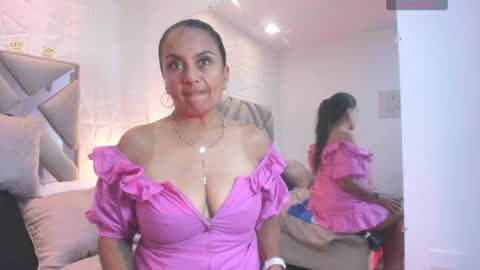 Raquel Moore  online show from 09.26.25