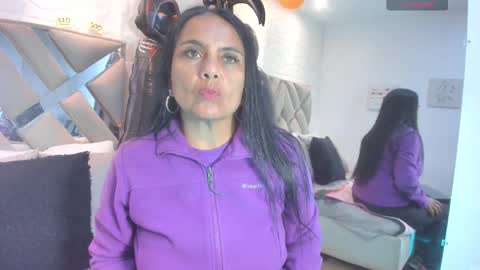 Snapshot of raquel_moore chatting on 10.12.25 Raquel Moore online show from 10.12.25