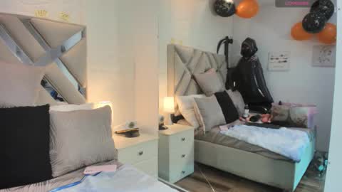 Snapshot of raquel_moore chatting on 10.15.25 Raquel Moore online show from 10.15.25