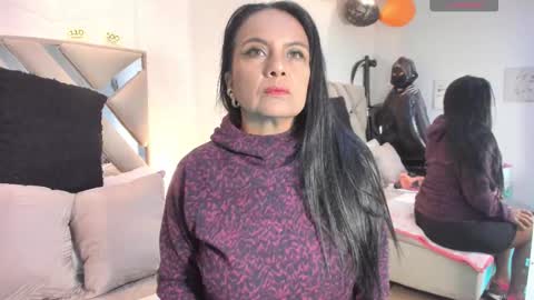 Snapshot of raquel_moore chatting on 10.22.25 Raquel Moore online show from 10.22.25