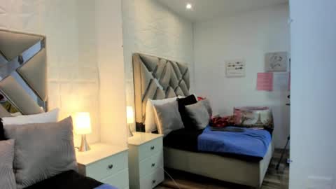 Raquel Moore  online show from 03.04.26