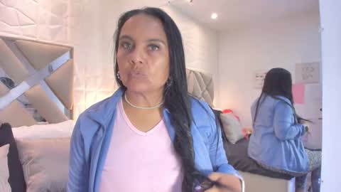 Raquel Moore  online show from 03.15.26