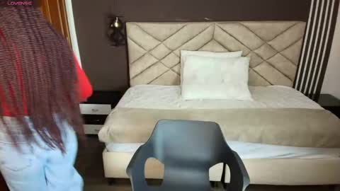 Snapshot of raqueljones_ chatting on 02.11.25 Raquel online show from 02.11.25