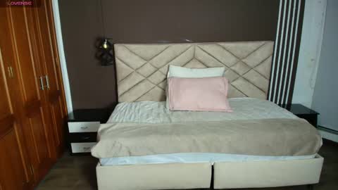 Snapshot of raqueljones_ chatting on 02.12.25 Raquel online show from 02.12.25