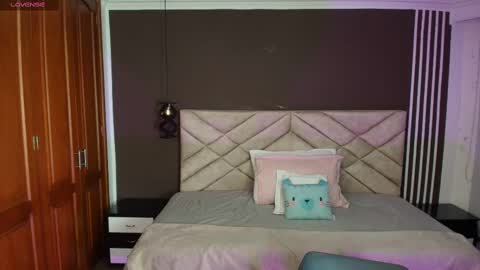 Snapshot of raqueljones_ chatting on 02.15.25 Raquel online show from 02.15.25