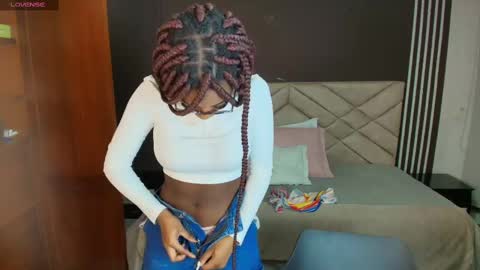 Snapshot of raqueljones_ chatting on 02.19.25 Raquel online show from 02.19.25