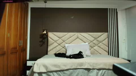 Snapshot of raqueljones_ chatting on 02.25.25 Raquel online show from 02.25.25