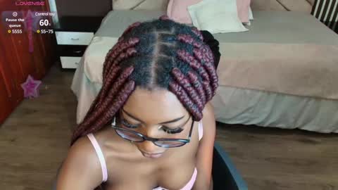 Snapshot of raqueljones_ chatting on 03.08.25 Raquel online show from 03.08.25