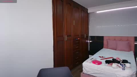 Snapshot of raqueljones_ chatting on 09.10.25 Raquel online show from 09.10.25